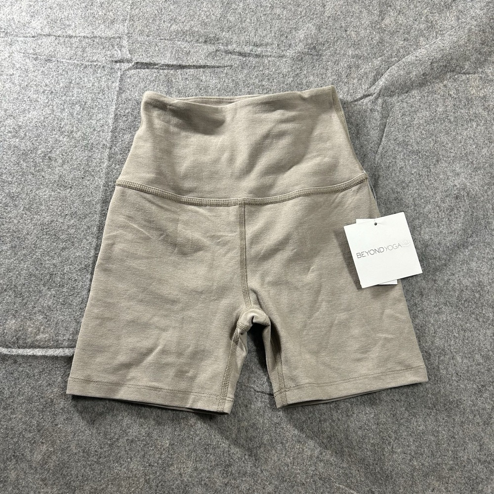 Beyond Yoga Shorts Womens 2XS Beige Boston College Biker High Waist Active 4"